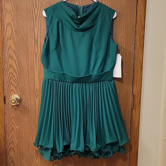 green dress size 8 Tina Midi main image 0
